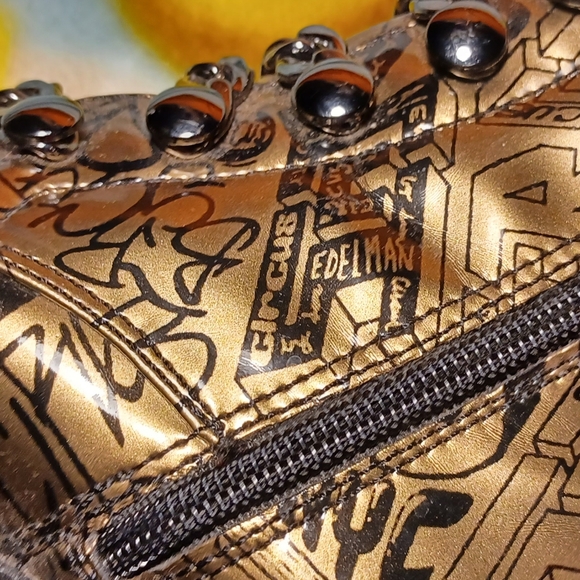 Boots - Picture 5 of 7